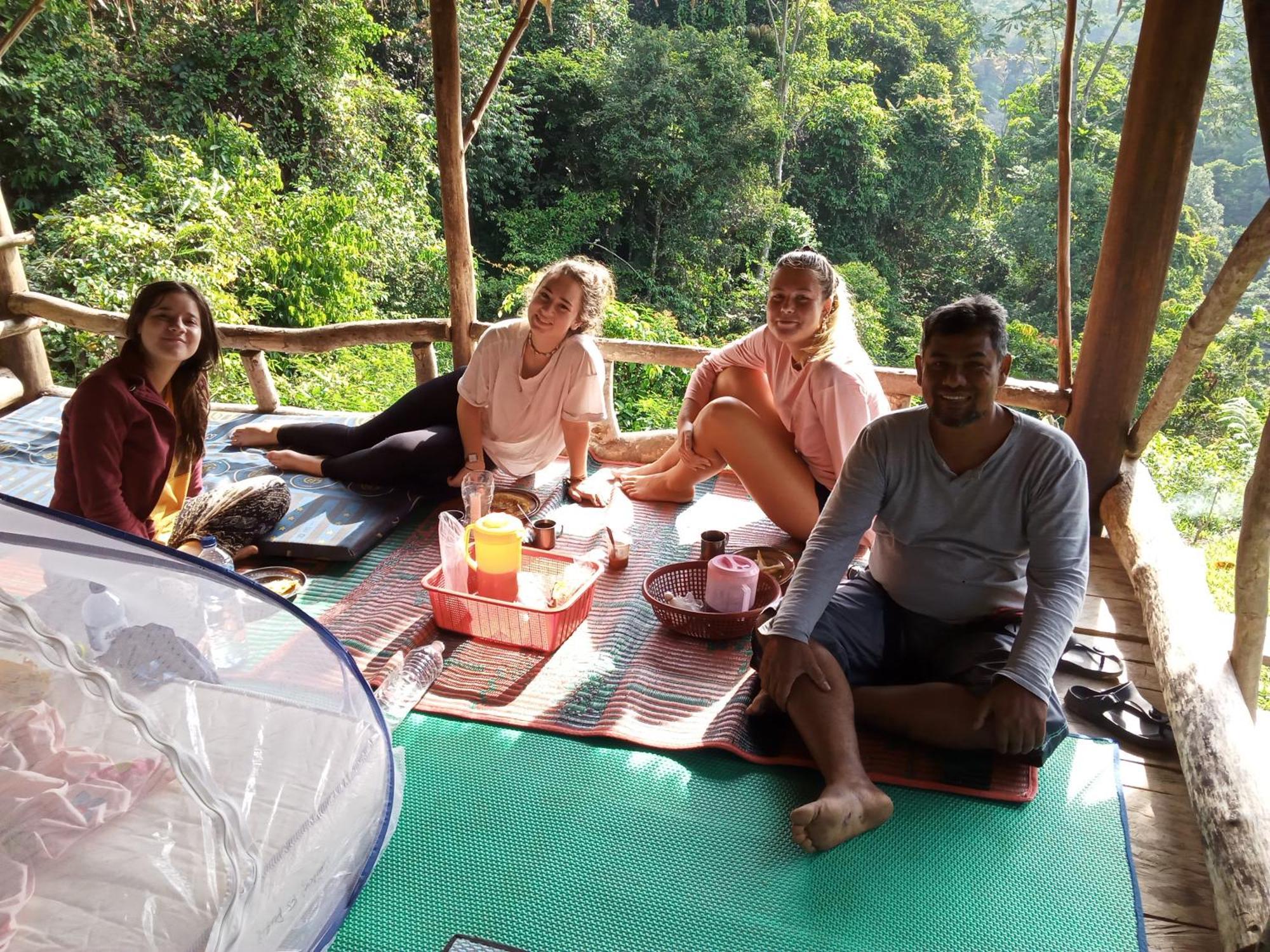 Orangutantreksumatra & Lovely Jungle Lodge Only Book If You Are Treking With Us Bukit Lawang Δωμάτιο φωτογραφία